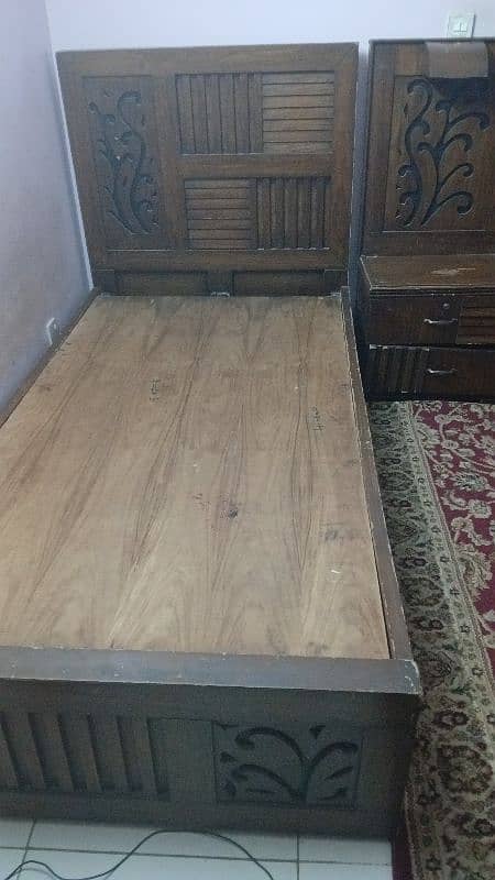 3wooden bed with 3side tables & 3 mattress 4