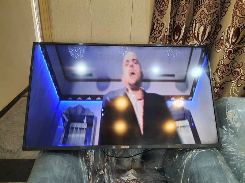 samsung led 50" copy neat condition smart no fault in it (just call me 1