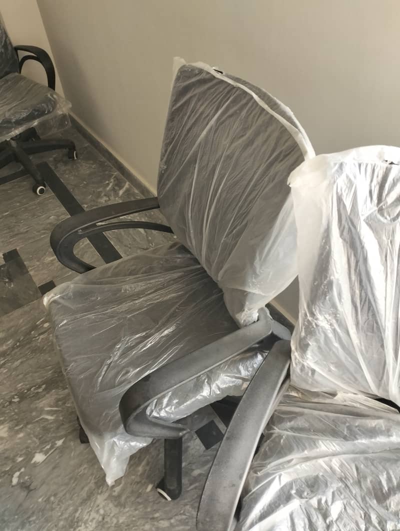 Computer chairs/office chairs urgent sale in Johar Town 1