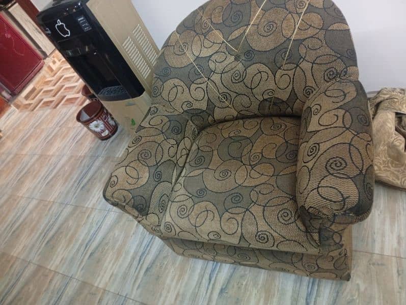 6 seat sofa fome condition fine 2