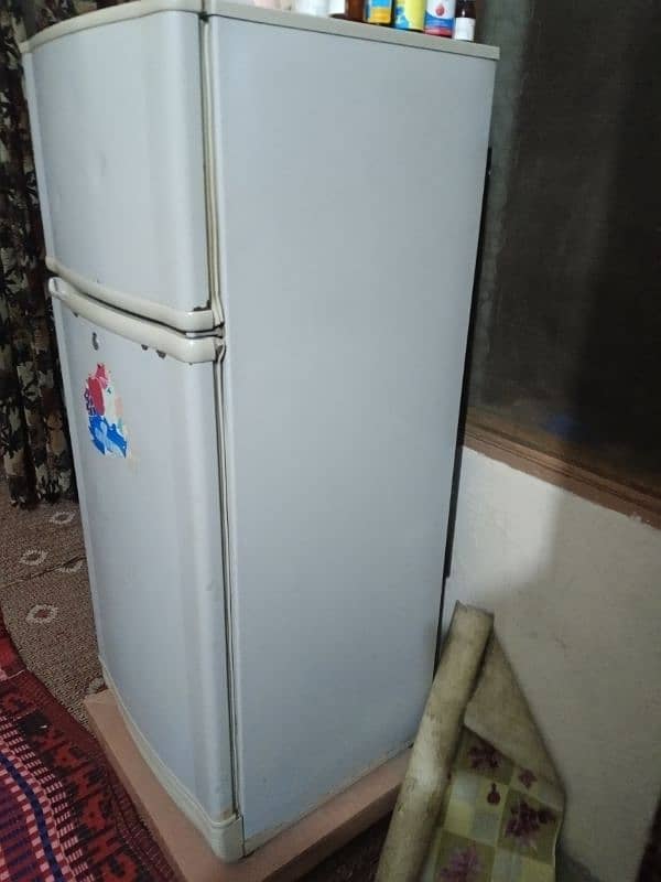 Refrigerator (fridge )for sale in good condition 3