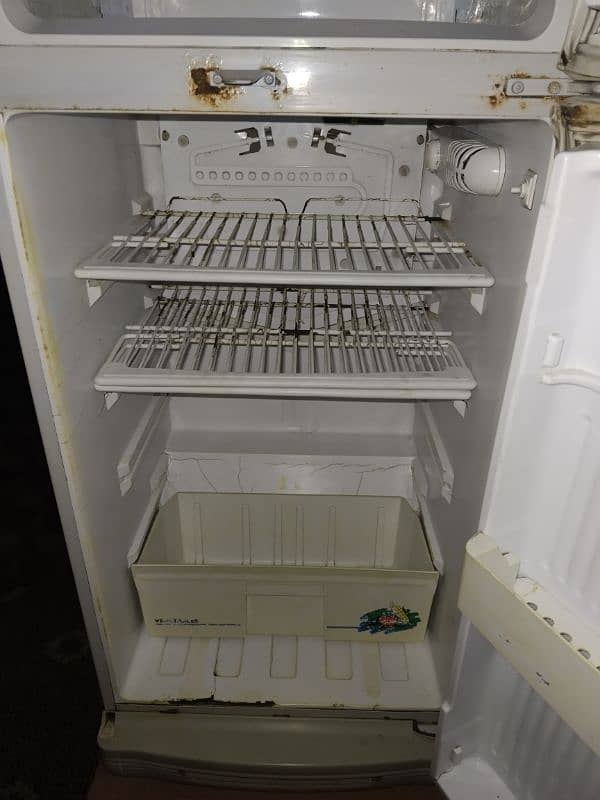 Refrigerator (fridge )for sale in good condition 5