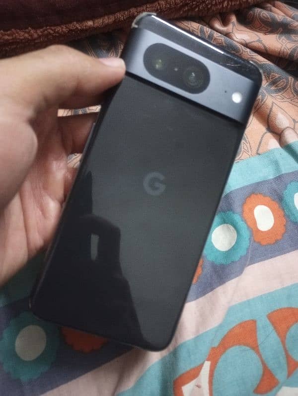 Pixel 8 obsidian with box and pixel charger 1