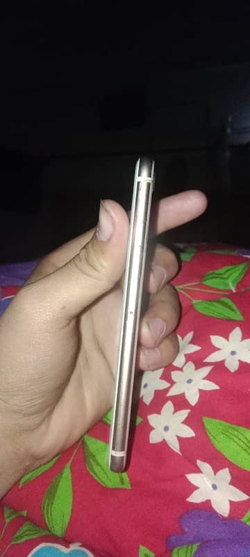 iPhone 8 hai non pta 10/9 condition ma 1