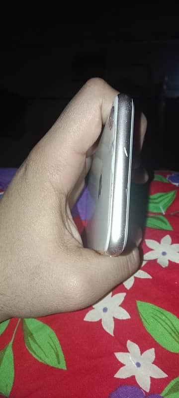 iPhone 8 hai non pta 10/9 condition ma 3