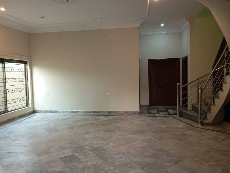 1 kanal beautiful house available for rent for silent ofc at hot location 3