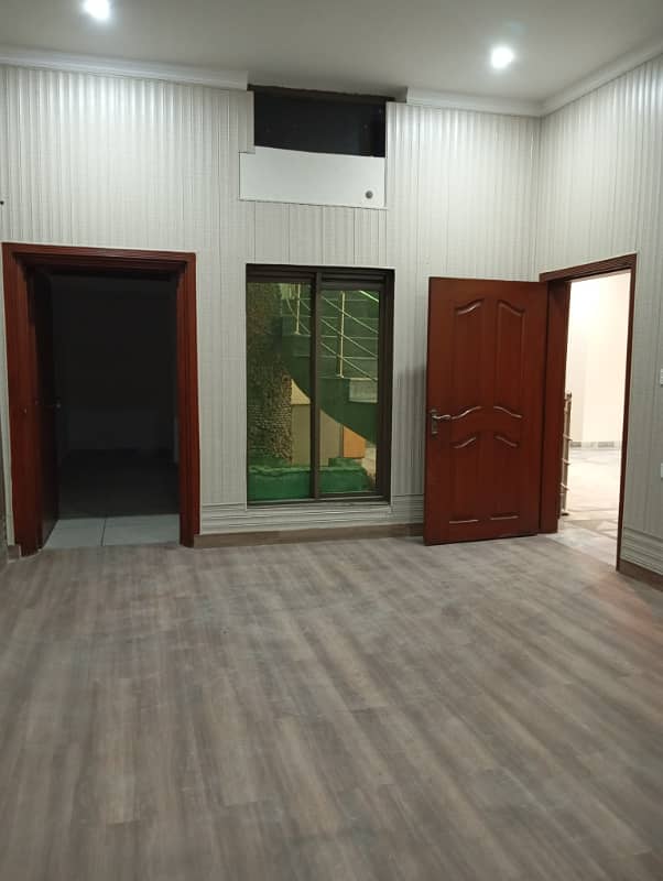 1 kanal beautiful house available for rent for silent ofc at hot location 7