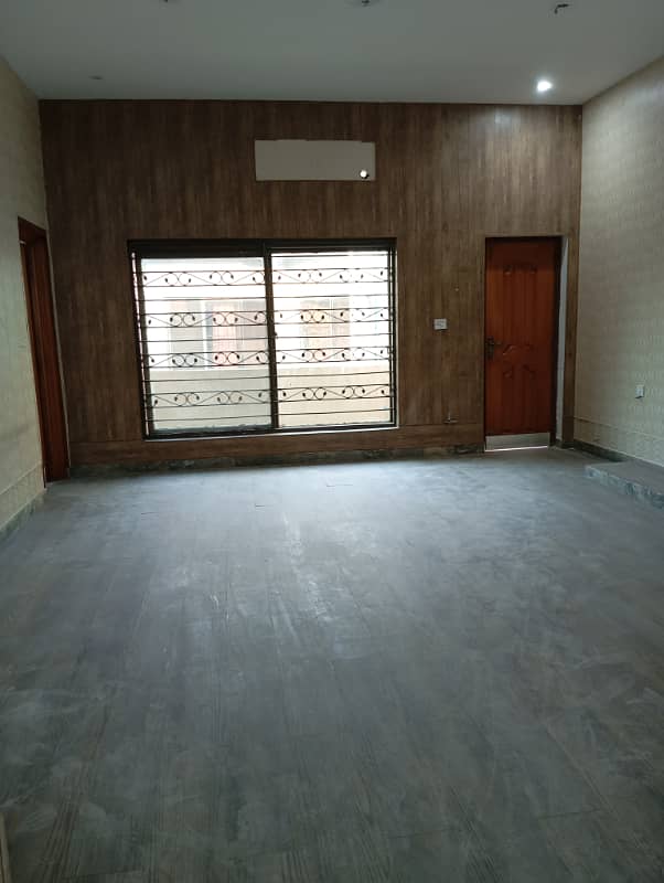 1 kanal beautiful house available for rent for silent ofc at hot location 16