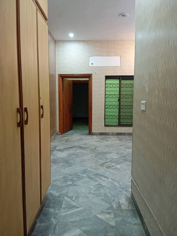 1 kanal beautiful house available for rent for silent ofc at hot location 17