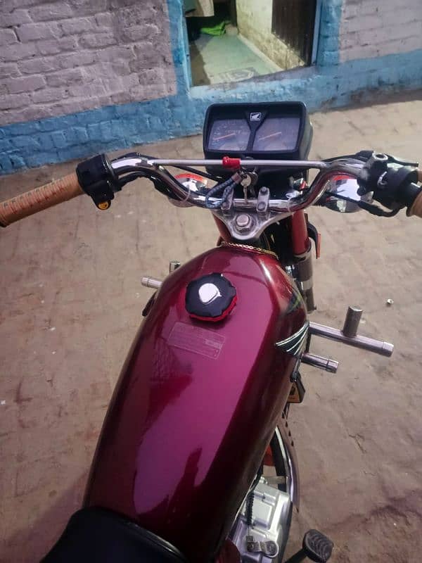 I'm sale Honda cg125 no any folt jest bay and drive 1