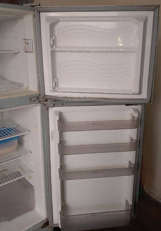 fridge for urgent sale. 0