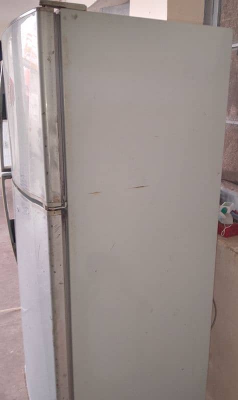 fridge for urgent sale. 4