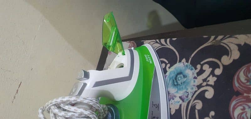 new steam  iron 0