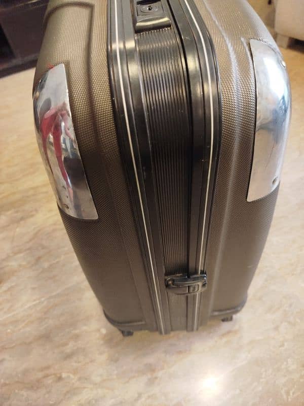 hard shell suitcase 4