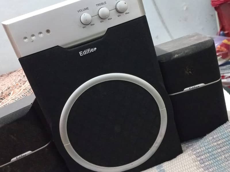 Edifier R401 speaker for sale 0