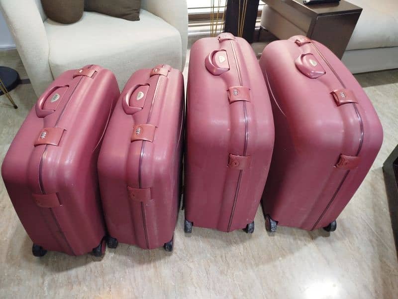 set of 4 hard shell suitcase 1