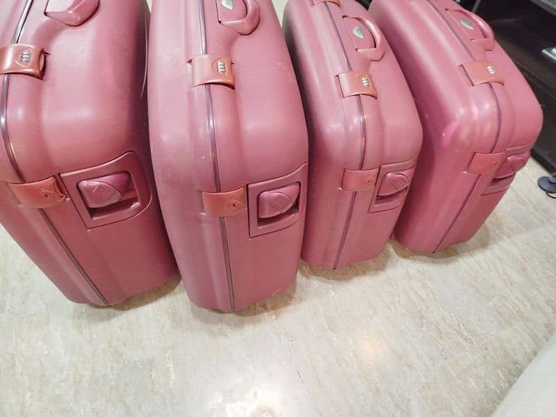 set of 4 hard shell suitcase 2