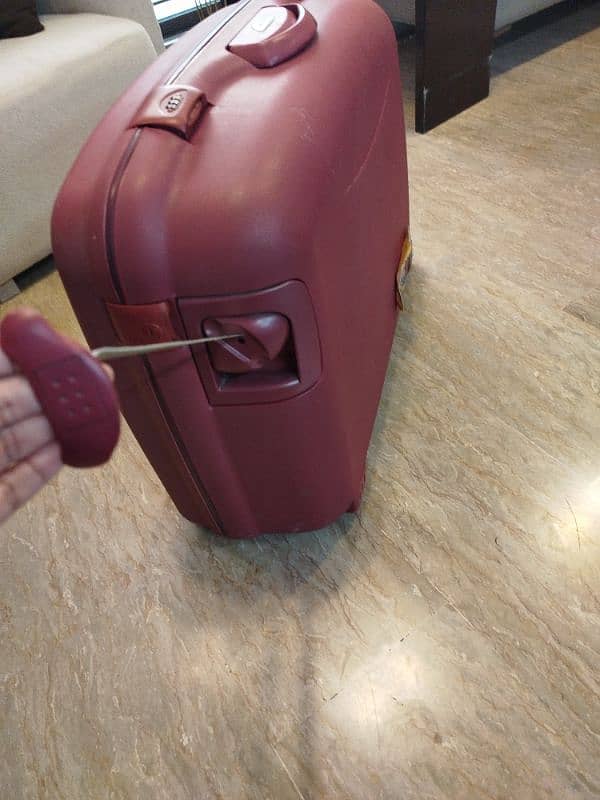 set of 4 hard shell suitcase 9