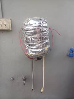 Electric gyser