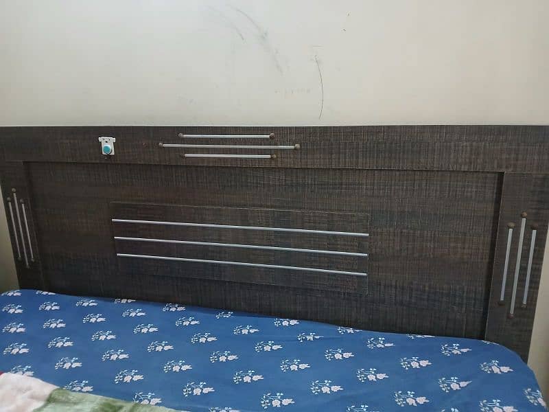 Big size bed for sale 2