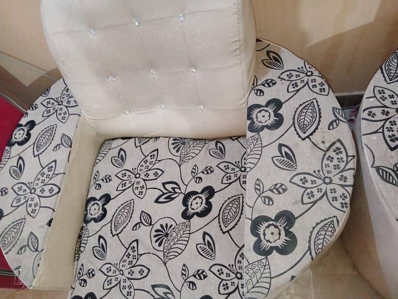 Beautiful Sofa Set in low Price 2