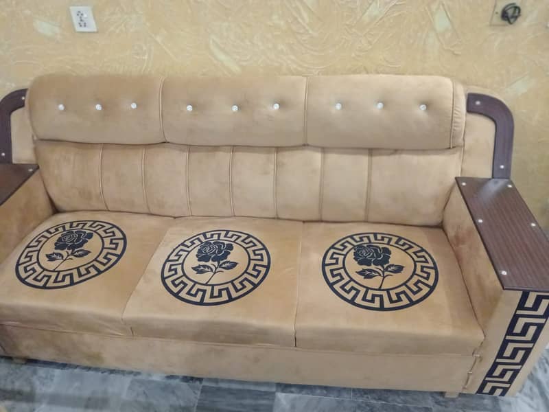 Elegant 3-Piece Sofa Set in Excellent Condition – Must See 4