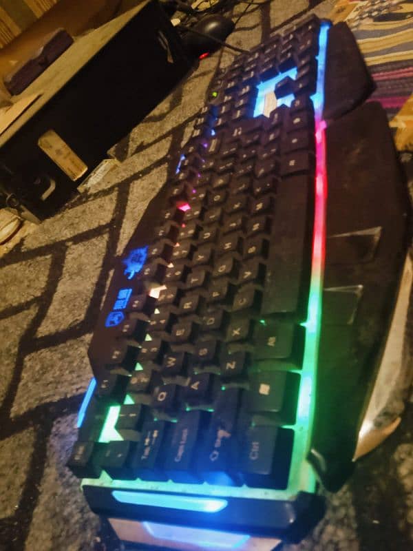 Gaming Keyboard and Gaming headphones like new 0