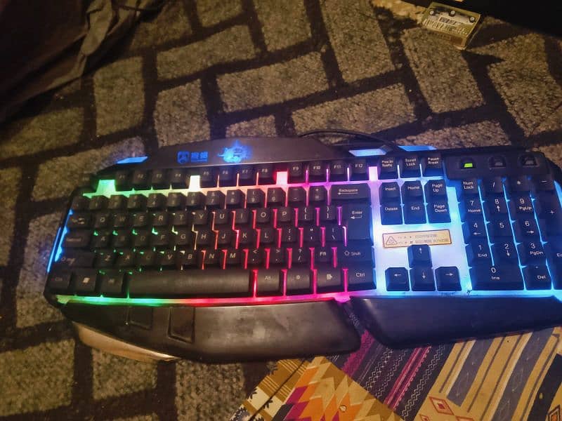 Gaming Keyboard and Gaming headphones like new 2