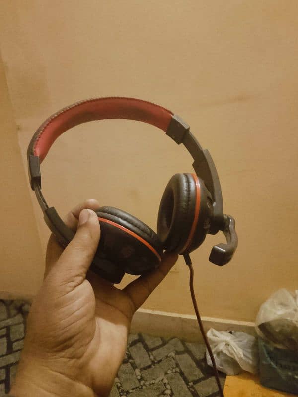 Gaming Keyboard and Gaming headphones like new 7