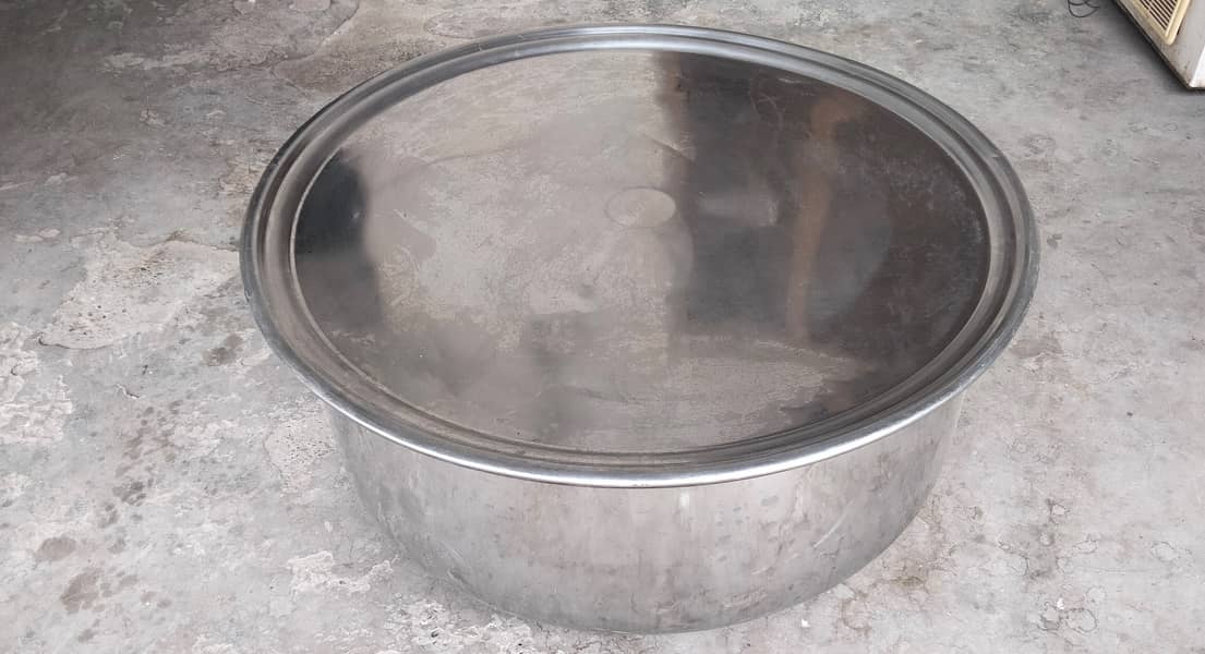 large size Pure steel Pot in Nice condition 1