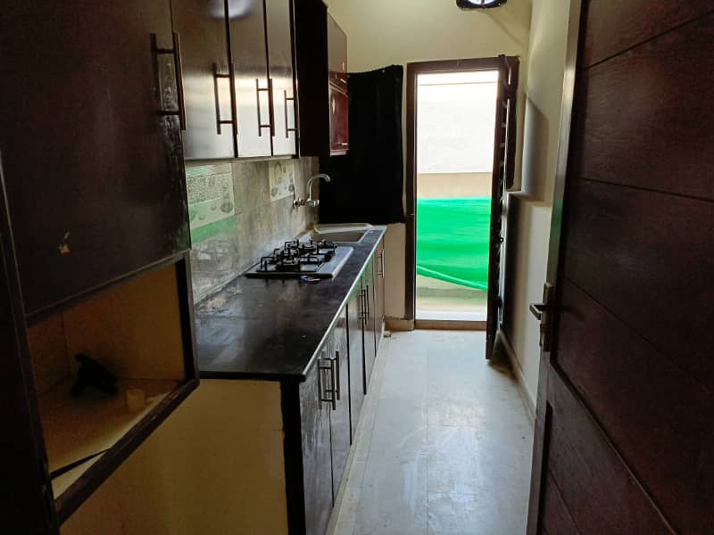 UPPER Portion for Rent, 1 Kanal House 2nd Floor Portion for Rent Water Boring & Gas Available 5