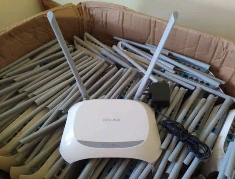 TP-Link double antenna router available in wholesale in quantity 4