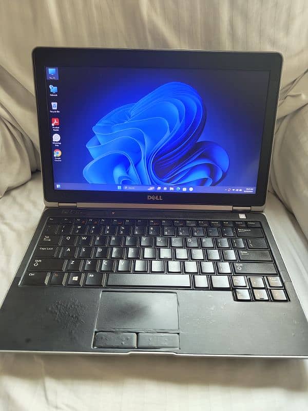 Dell Latitude E-6230 0