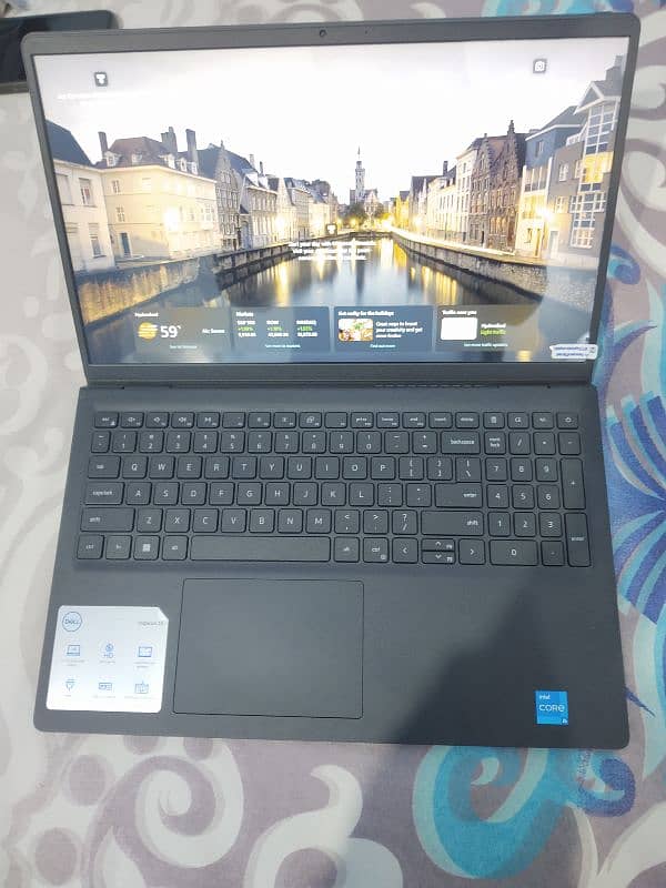 Dell Inspiron 15 3520 0