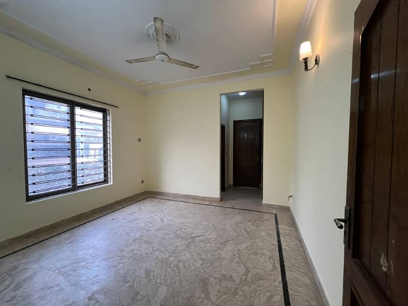 10 Marla Ground portion for Rent in G-13/4 5