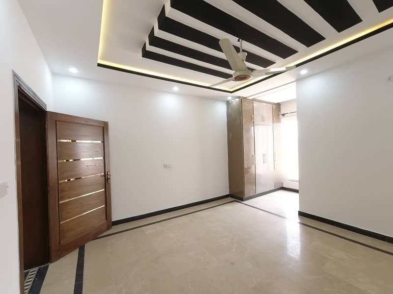 Buy A Upper Portion Of 3200 Square Feet In G-13/3 0