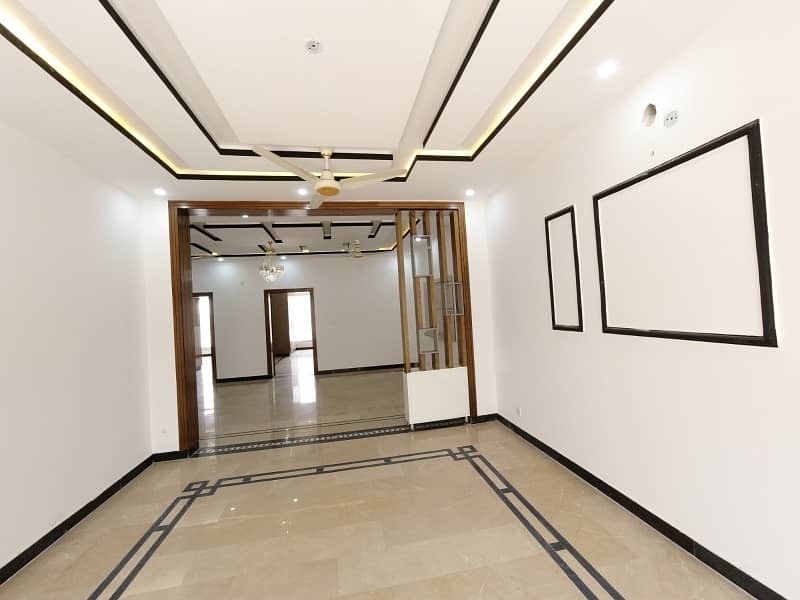 Buy A Upper Portion Of 3200 Square Feet In G-13/3 1