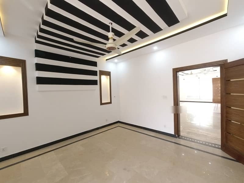 Buy A Upper Portion Of 3200 Square Feet In G-13/3 5