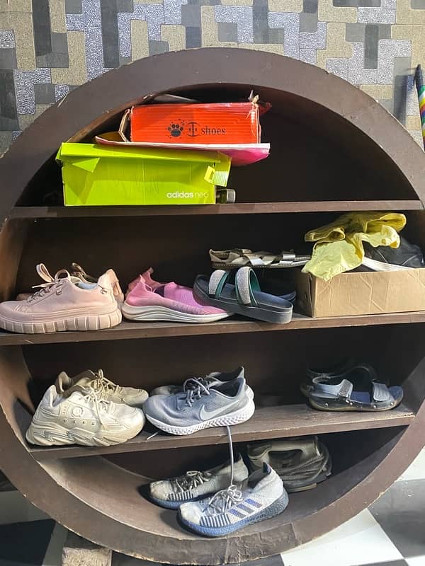 WOODEN SHOE RACK 0