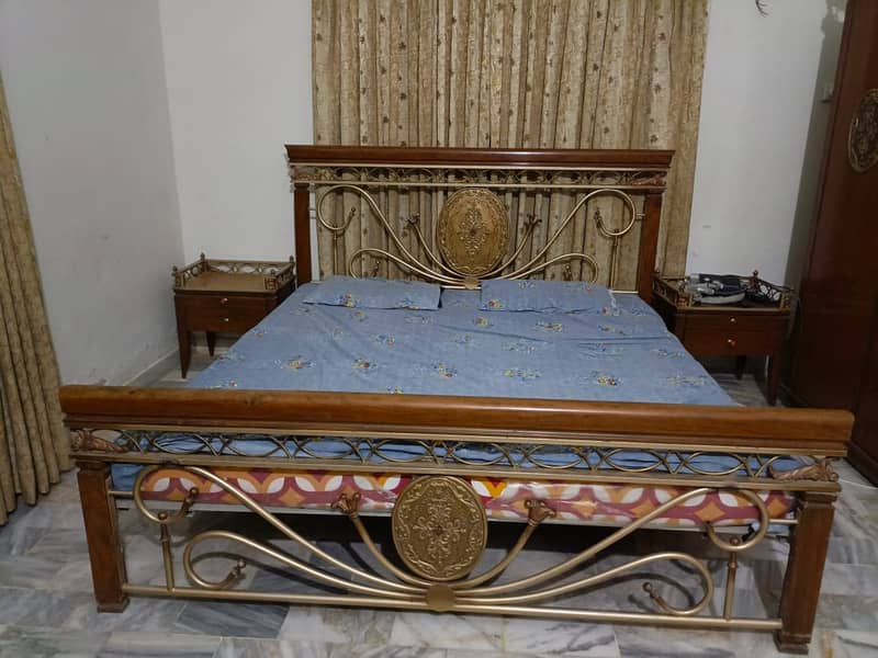 Bed set with Almirahs and Dressing table 1