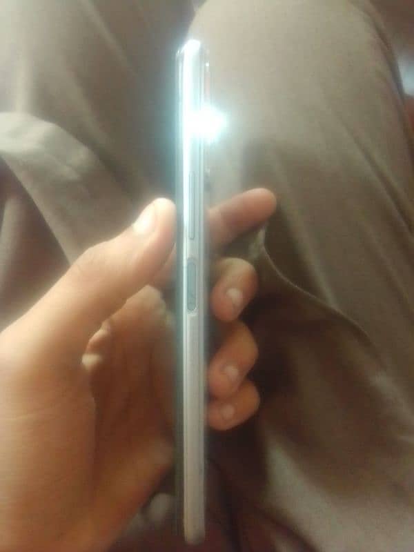 vivo y20s 4/128 with back cover and charger 2