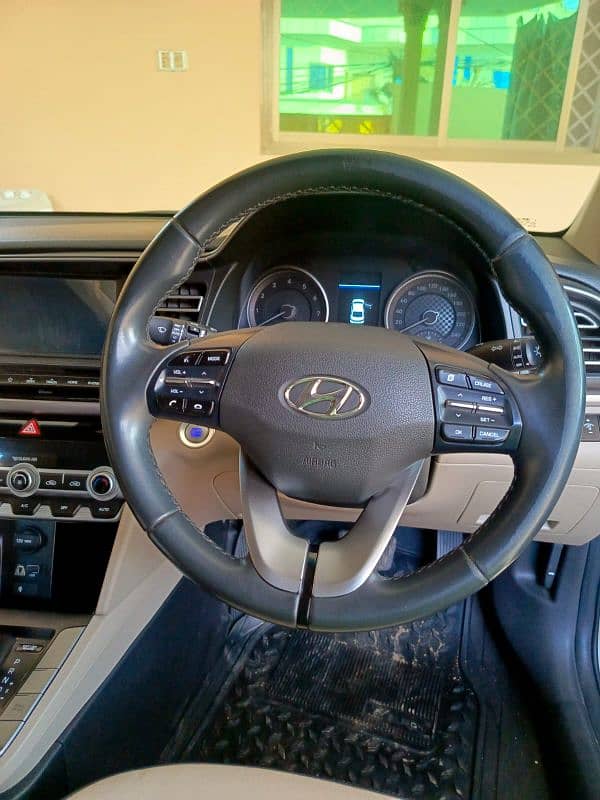 Hyundai Elantra 2021 3