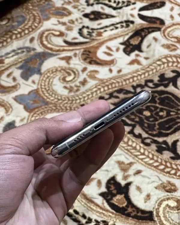 Iphone 11 pro max 64GB non pta Jv bettry health 82  condition 10/10 2