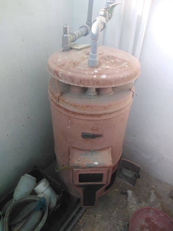 Atlas Gas Gyser for sale in Good Condition. 4