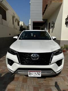 Toyota Fortuner V 2021