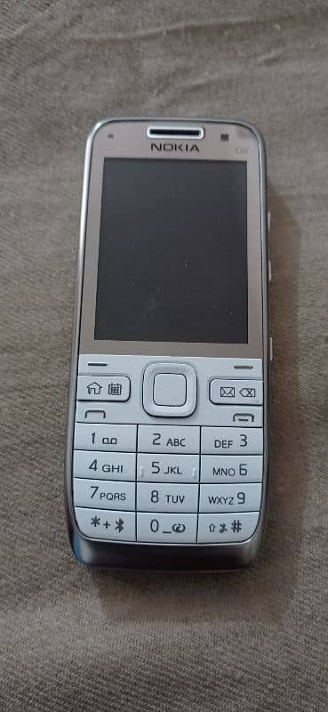 Nokia E52 0