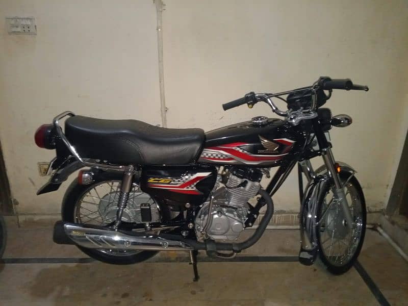 honda 125 model 2024 first hand black coloure 6