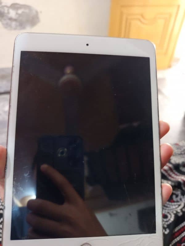 iPad mini 2 10/8 condition for sale argent 1