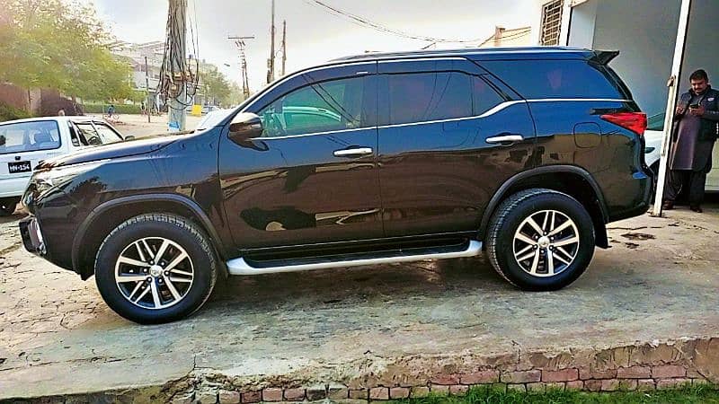 black Fortuner  sigma 17