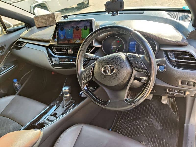 Toyota C-HR 2017 4